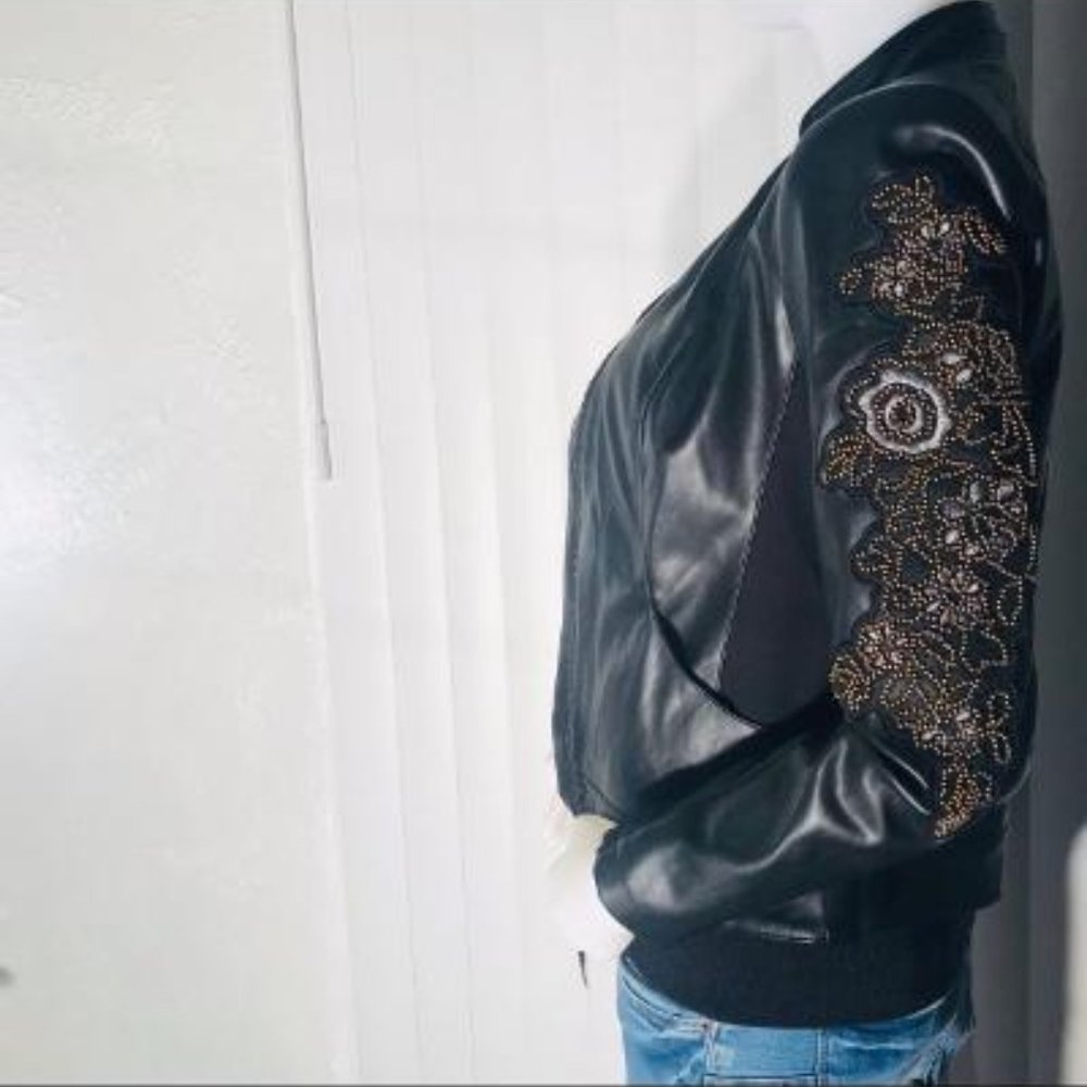 NWT-G BY GIULIANA (BLACK FAUX LEATHER EMBROIDERED MOTO JACKET / VERY SHARP LOOK!